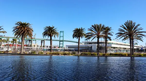 San Pedro, Los Angeles Limanı, Kaliforniya - 13 Ocak 2025 Gateway Plaza Fanfare Fountain