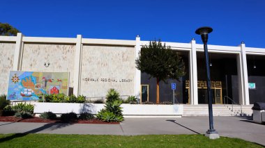 Norwalk, California - 16 Ocak 2025: 12350 Imperial Highway 'deki Norwalk Bölge Kütüphanesi Dış Görünümü