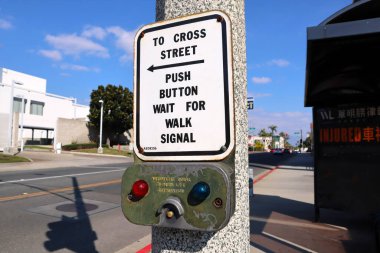 Alhambra, LA County, California - 29 Ocak 2025: Yürüme Sinyali Otomatik Sinyal Bölümü LFE Şirketi