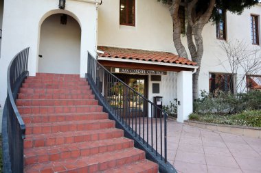 San Gabriel, Kaliforniya - 29 Ocak 2025: San Gabriel Belediye Binası Dış Görünümü