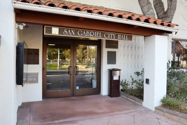 San Gabriel, Kaliforniya - 29 Ocak 2025: San Gabriel Belediye Binası Dış Görünümü