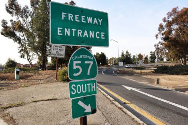 Los Angeles İlçesi, Kaliforniya: Kaliforniya Eyaleti 57. Güney Yolu Otoyol Girişi İşareti