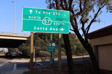 Los Angeles County, California: Kaliforniya Eyaleti 57. Otoyol 'dan 210. Otoyol' a ve Santa Ana 'nın güneyine giden yol