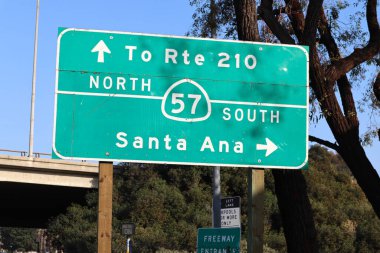 Los Angeles County, California: Kaliforniya Eyaleti 57. Otoyol 'dan 210. Otoyol' a ve Santa Ana 'nın güneyine giden yol 