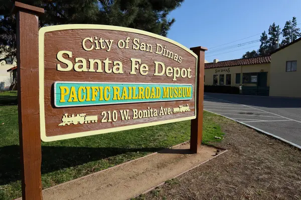 San Dimas, Kaliforniya - 1 Şubat 2025 Santa Fe Depot, Pasifik Demiryolu Müzesi, 210 W Bonita Bulvarı