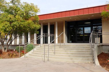 Rosemead, California - 5 Şubat 2025: 8838 E. Valley Bulvarı 'ndaki belediye binasının dış görünümü