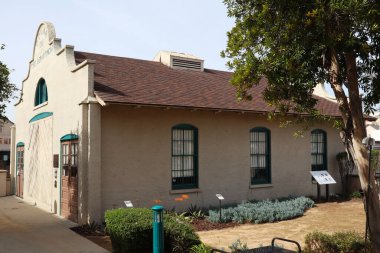 Covina, California - 16 Şubat 2025: 1911 'de inşa edilen tarihi itfaiye ve hapishane 1979' da bir halk müzesine dönüştürüldü