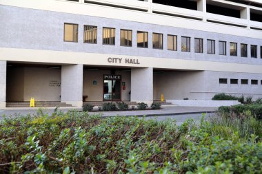 Baldwin Park, California - 17 Şubat 2025: Belediye ve Emniyet Müdürlüğü Yerel Halka Hizmet Bina