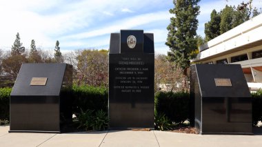 West Covina, California - 17 Şubat 2025: Polis Şehit Memurları Anıtı
