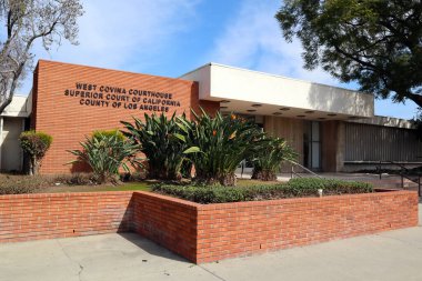 West Covina, California - 17 Şubat 2025: Batı Covina Adliyesi, Kaliforniya Yüksek Mahkemesi, Los Angeles Eyaleti