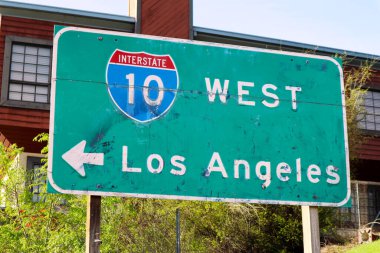Otoyol İşareti: 10. Otoyol Giriş İşareti Batı Los Angeles, Kaliforniya 'yı gösteriyor