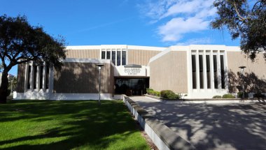 Torrance, California - 19 Şubat 2025: Katy Geissert Şehir Merkezi Kütüphanesi