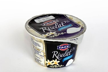 Roma, İtalya - Ekim 2025: Fage International S.A tarafından üretilen vanilyalı pirinç kremalı tatlı.