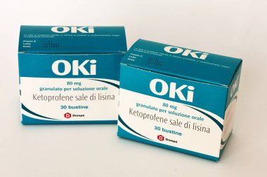 Roma, İtalya - 4 Ekim 2025: Oki 80 mg Granulate ve Oral Drops Ketoprofen lysin tuz Dompe Farmaceutici. Ağrı kesici ve iltihap tedavisi için kullanılan iltihap.