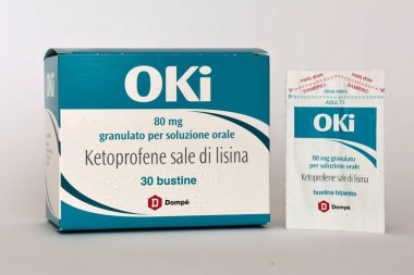 Roma, İtalya - 4 Ekim 2025: Oki 80 mg Granulate ve Oral Drops Ketoprofen lysin tuz Dompe Farmaceutici. Ağrı kesici ve iltihap tedavisi için kullanılan iltihap.