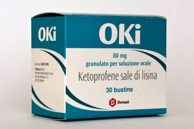 Roma, İtalya - 4 Ekim 2025: Oki 80 mg Granulate ve Oral Drops Ketoprofen lysin tuz Dompe Farmaceutici. Ağrı kesici ve iltihap tedavisi için kullanılan iltihap.