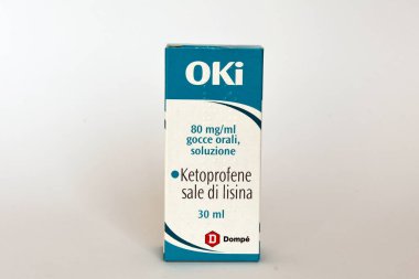 Roma, İtalya - 4 Ekim 2025: Oki 80 mg Granulate ve Oral Drops Ketoprofen lysin tuz Dompe Farmaceutici. Ağrı kesici ve iltihap tedavisi için kullanılan iltihap.