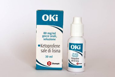 Roma, İtalya - 4 Ekim 2025: Oki 80 mg Granulate ve Oral Drops Ketoprofen lysin tuz Dompe Farmaceutici. Ağrı kesici ve iltihap tedavisi için kullanılan iltihap.