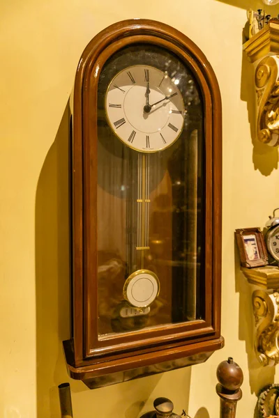 内部の古い時計は — ストック写真