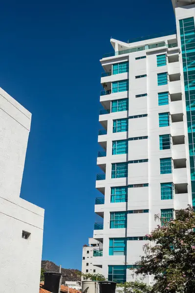 Şehirdeki modern apartman