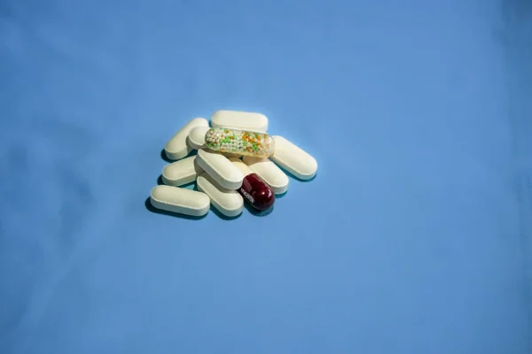 Tabletták Egy Kezében — Stock Fotó