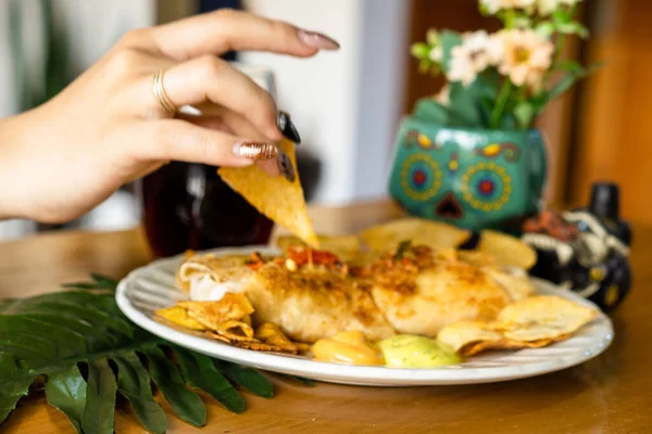 ご飯と野菜で炒めた鶏 — ストック写真