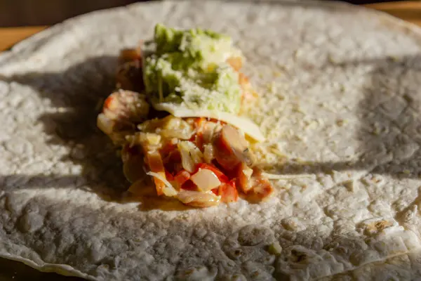 Mexikanska Tortilla Wrap Med Kött Och Grönsaker — Stockfoto