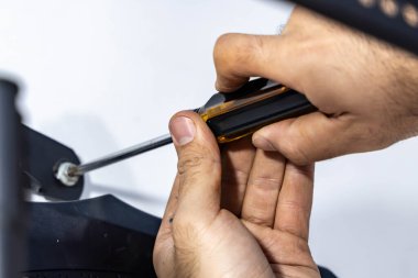 Adam eve TV üssü kuruyor