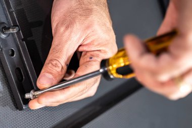 Adam eve TV üssü kuruyor