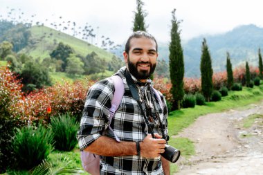 Latin gezgin, Kolombiya 'daki Cocora Vadisi' ni bildiğime sevindim. Fotoğraf, seyahat ve gezi..