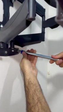 Evde TV üssü kuran adamın videosu