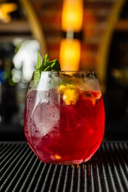 Kolombiya 'nın lüks barında tropikal kokteylleri tazeliyorum. Kokteyller ve deneyimler.