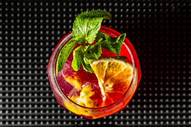 Kolombiya 'nın lüks barında tropikal kokteylleri tazeliyorum. Kokteyller ve deneyimler.