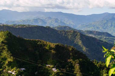 Kolombiya kahve bölgesinde yer alan Riosucio, Caldas 'ın kırsal kesimindeki And Dağları' nda günbatımı manzarası, geniş kahve ve muz tarlaları..
