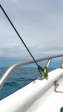 Karayipler adasına tekne turu önden başlayıp açık denize dönüşüyor.