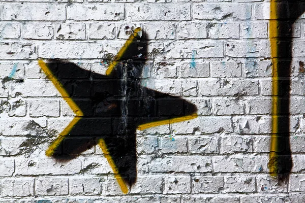 Portekiz 'in eski Lizbon şehrinde grafiti.