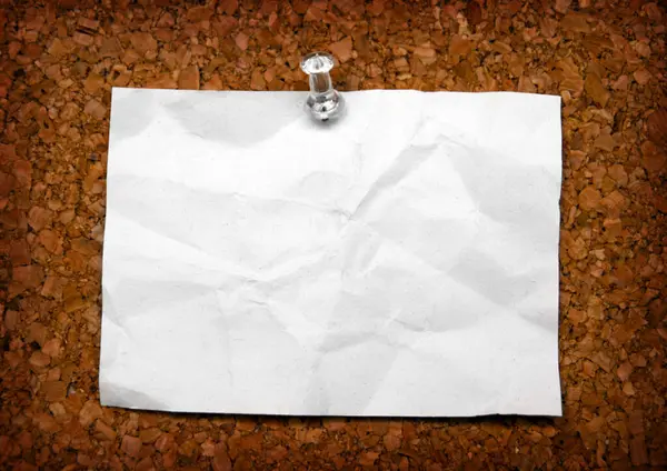 bir corkboard kağıt notu.