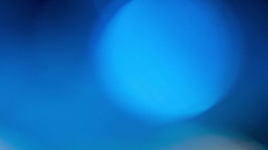 Mavi bokeh ışıklarının soyut arkaplanı