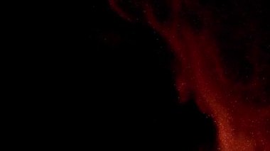 Yavaş çekimde ışıldayan bir patlama Bokeh arka planında parlayan sönmüş ışıltılı toz makrosuyla yakın çekim. Yüzen altın parıltılar. Parlayan Parçacıklar. Üst üste