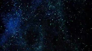 Yavaş çekimde ışıldayan bir patlama Bokeh arka planında parlayan sönmüş ışıltılı toz makrosuyla yakın çekim. Yüzen altın parıltılar. Parlayan Parçacıklar. Üst üste