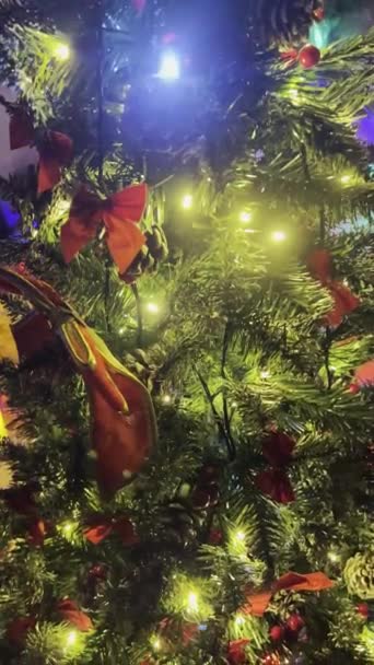 Weihnachtsbaum Mit Geschenken Und Dekorationen — Stockvideo