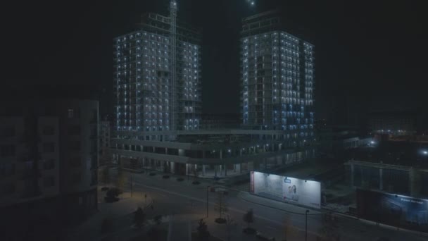 Nachtansicht Des Neu Errichteten Wolkenkratzers — Stockvideo