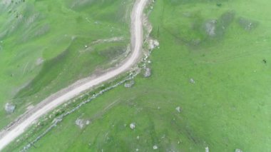 Yazın dağların havadan görünüşü