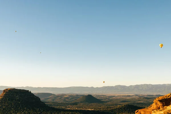 Sedona Arizona Sabahın Erken Saatlerinde Havalanan Dört Sıcak Hava Balonu — Stok fotoğraf