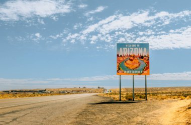 Arizona Eyaleti Hoş Geldiniz tabelasının yatay görüntüsünde 