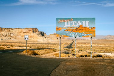 Utah Eyaleti Hoş Geldiniz tabelasının yatay görüntüsü 