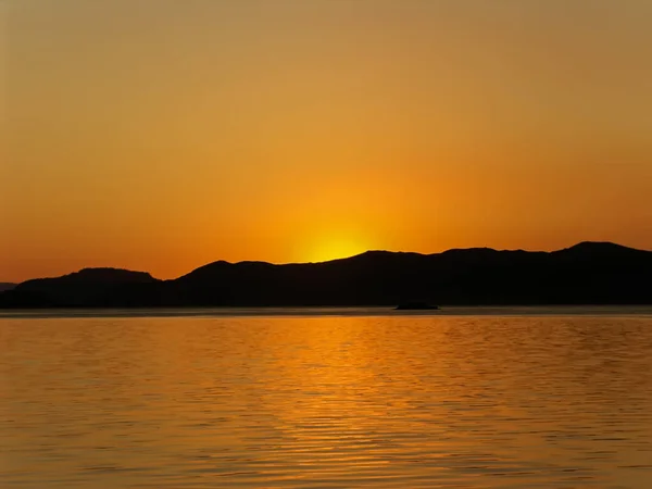 Olorful Sunset Shore Mountain Lake Summer Evening — Stock Photo, Image