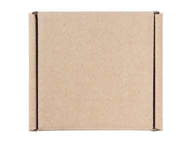 Kapalı dikdörtgen kahverengi karton flap kutusu şeffaf bir arkaplan üzerinde izole, tasarımınızı göstermek için ideal