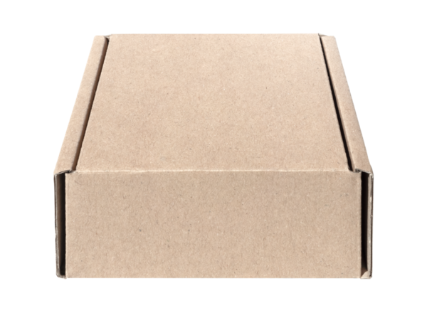 Kapalı kahverengi karton kaplama kare maketi, şeffaf bir arka planda dinleniyor, çeşitli ihtiyaçlar için çok yönlü bir ambalaj çözeltisi sergiliyor. İzole edilmiş