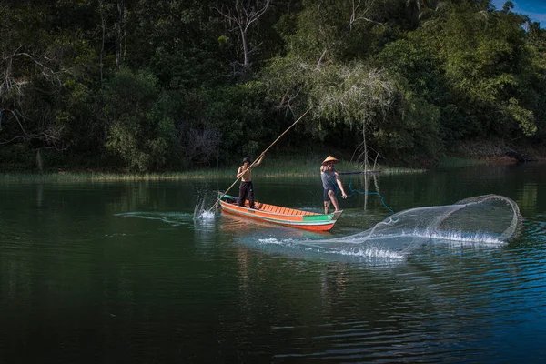 Los Pescadores Trabajan Juntos Para Pescar Con Redes Kalimantan Del —  Fotos de Stock